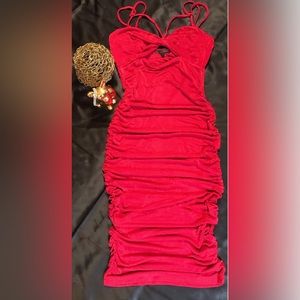 Lady in red scrunch dress 💋